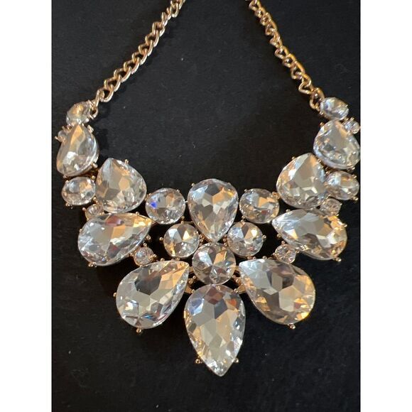 Beautiful High Quality Rhinestone Necklace - Picture 2 of 5